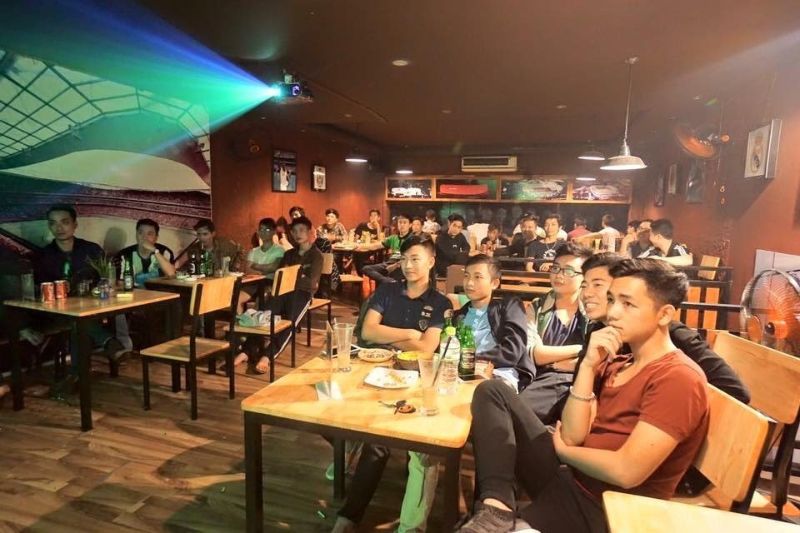 Khám phá quán cafe xem bóng đá đêm ở Hà Nội cực hot